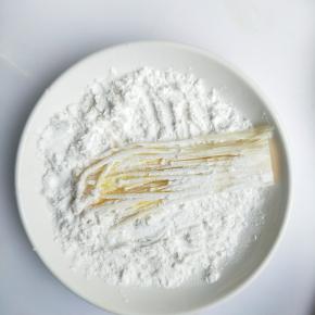 再裹上一层淀粉。