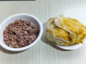 猪肉我买的时候请师傅帮忙剁的呦~。