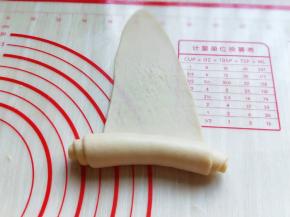 再从下往上卷起来。