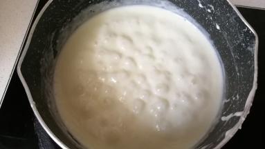 再把煮好的奶糊放置冷确。
