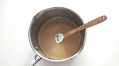 小火加热至融化