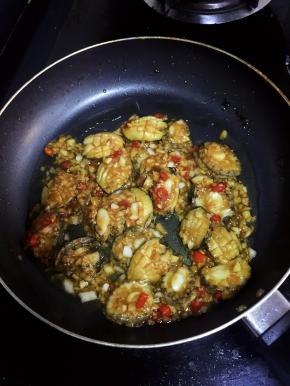 大火收汁儿至浓稠状态即可关火。