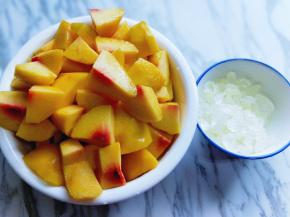 全部切好了呦～准备冰糖。（冰糖量可以根据个人喜欢增减）