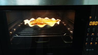 放入烤箱中层蒸汽功能80度30分钟