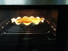 放入烤箱中层蒸汽功能80度30分钟