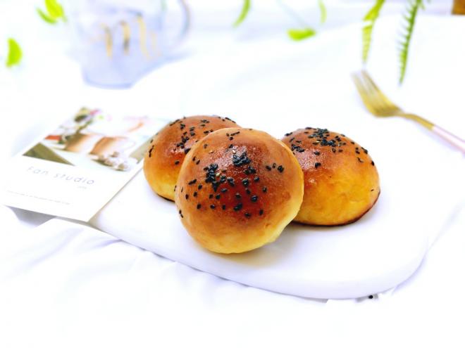 经典黑芝麻豆沙小面包