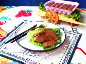 蒸好后脱模装碟即可食用，或者切片后，放点酱油糖煎一下，风味更好。