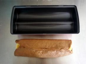 将最外层的可可面团接口捏紧。