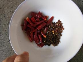 干辣椒切段或者圈都可以