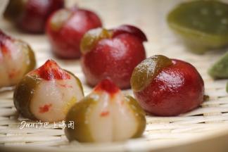 我蒸完的寿桃凝如玉出锅晶莹剔透，温润凝脂。