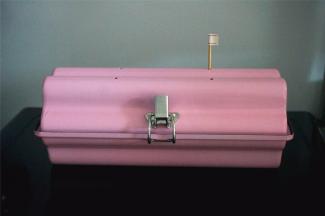 用一根竹签，在1.5厘米的高度做一个标记，然后将有标记一端插入模具的小孔处，用于观察模具内面团的发酵状况。放在温暖处发酵约40分钟左右，看到标记，则停止发酵。