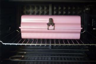 烤箱上下火175度预热好后，放入中下层烘烤30分钟出炉。