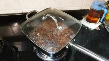 继续大火烧汁蒜，我喜欢留多点汁拌饭所以没收太浓