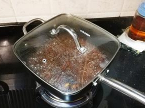 继续大火烧汁蒜，我喜欢留多点汁拌饭所以没收太浓