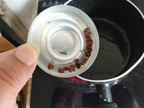 加入少许花椒。