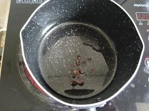 一直烧到油冒烟，然后关火。
