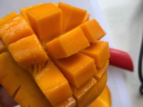 芒果去皮去核切块