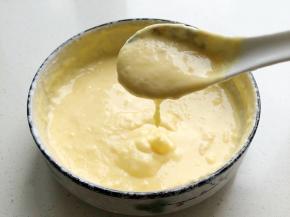 面糊搅拌成酸奶状