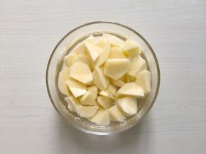 放清水中洗去多余淀粉、捞出沥干水