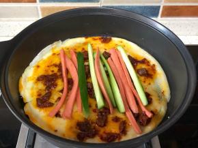 依次放火腿、黄瓜