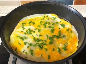 撒上葱花，芝麻、少许食用油