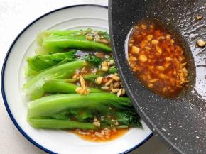 淋在生菜上即可！！
