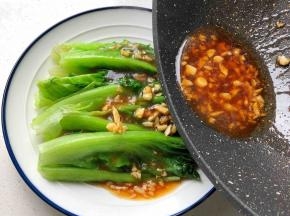 淋在生菜上即可！！
