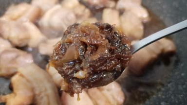 加八珍八寶酱2勺，增加口感。