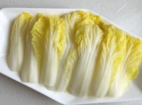 粉丝放在下面，娃娃菜铺上面