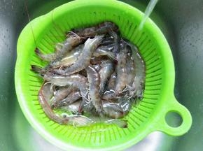 买虾时一定要注意，最好买活得虾！