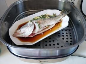 30分钟后取出，放入蒸锅中。（蒸锅里一次性加足够的水量）