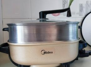 启动蒸锅，大火烧开转中火18分钟，关火焖8分钟。（蒸鱼的时间也要根据鱼的大小来增减）