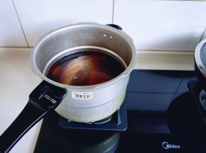 加入清水，没过牛腱子为佳。
