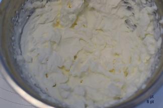 淡奶油打发至裱花状态