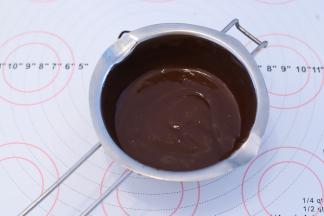 巧克力隔60度内的热水融化