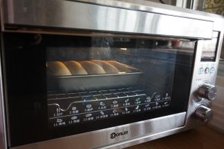 放进已经预热到 170度的烤箱，烘烤18分钟左右