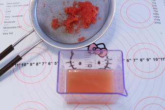 西柚剥皮，取肉，取汁