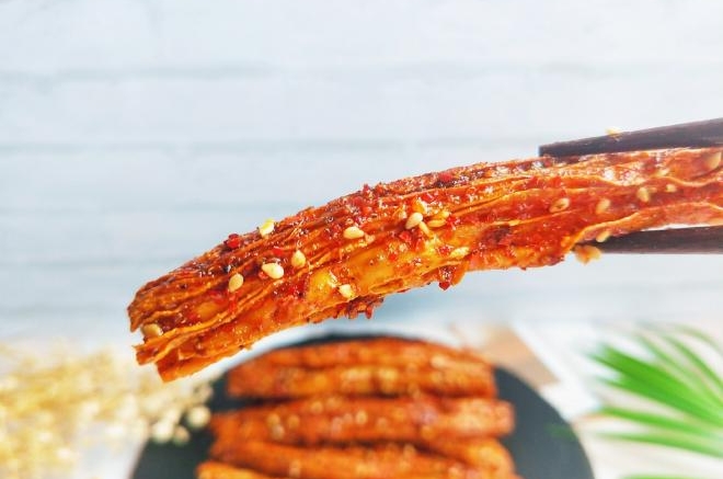 教你在家自制香味十足辣条 , 干净卫生还特别好吃