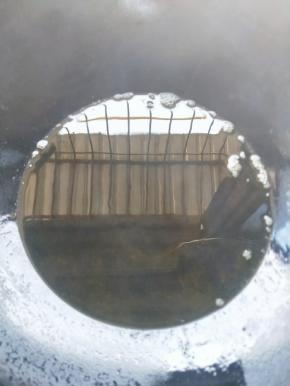 热锅放油。七八成热。