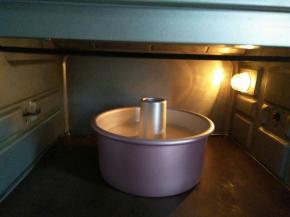 放入预热好的烤箱，150度烤60分钟