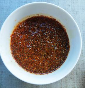 搅拌均匀，辣椒油就ok。