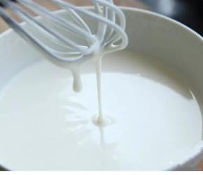 顺时针方向不停搅拌，一直搅拌至浓稠，提起流成直线即可