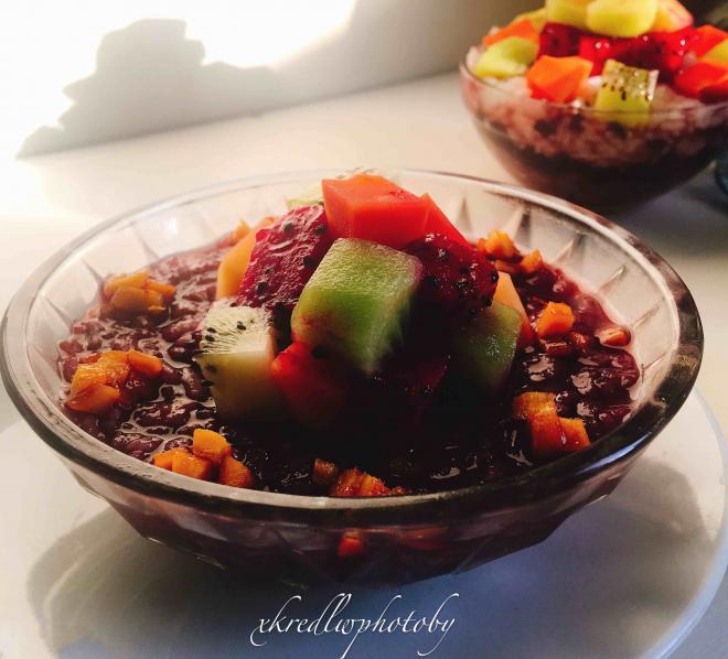 黑、糯米水果冰粥