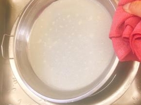 立即取出放入凉水盆里