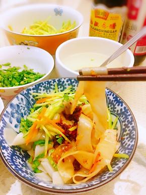 放入喜欢的佐料可以享受美味啦