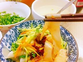 放入喜欢的佐料可以享受美味啦