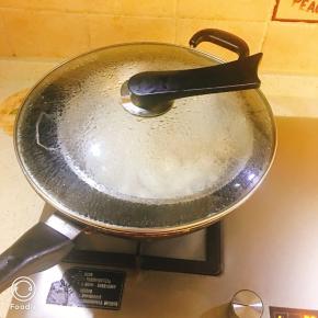 放入锅蒸4-5分钟，中大火哦！