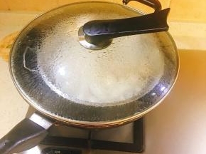 放入锅蒸4-5分钟，中大火哦！
