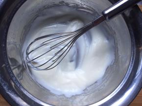 搅拌至乳化状态即可