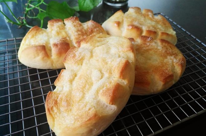 纺锤形砂糖黄油餐包